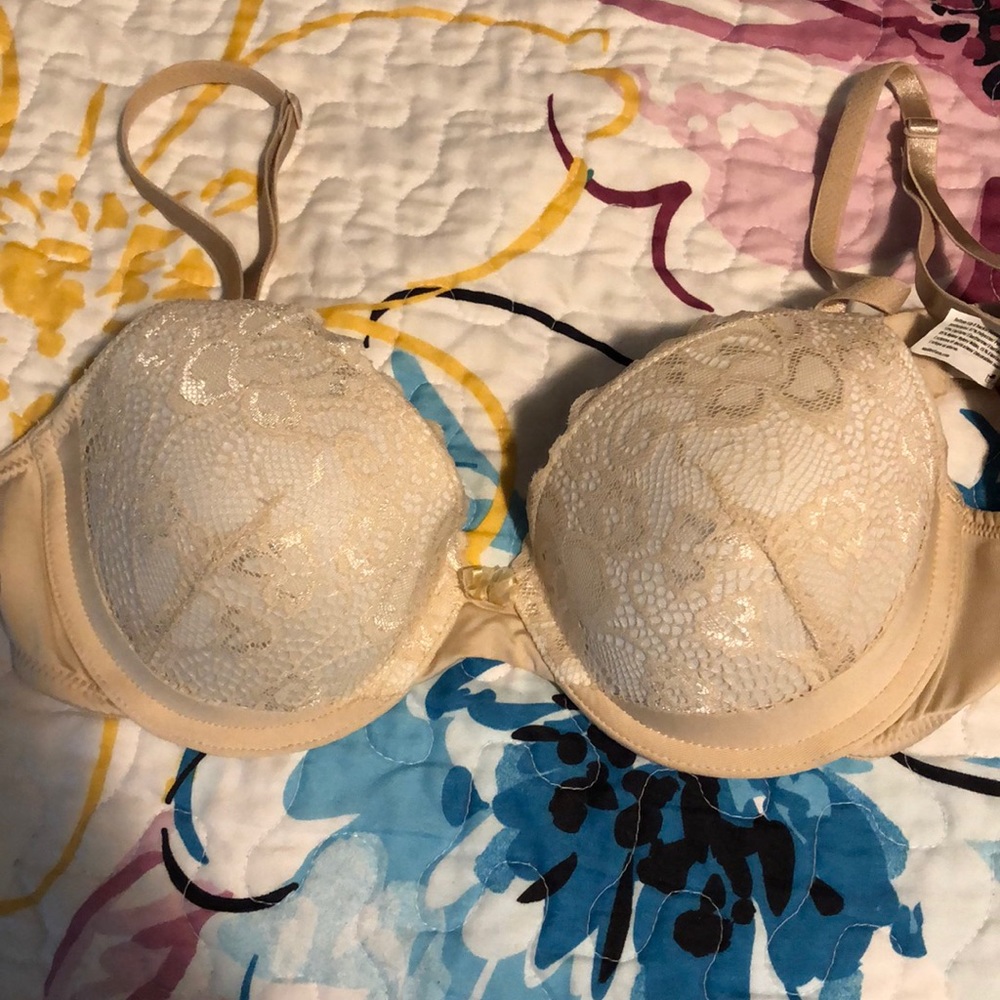 34B nude bra
